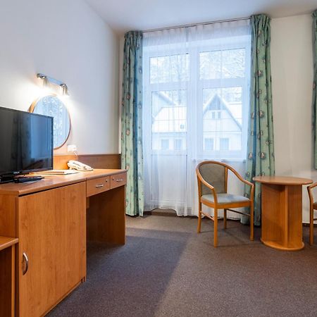 Hotel Luzice Яхимів Екстер'єр фото