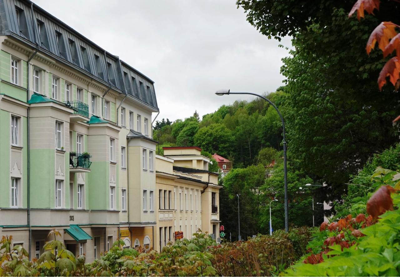 Hotel Luzice Яхимів Екстер'єр фото