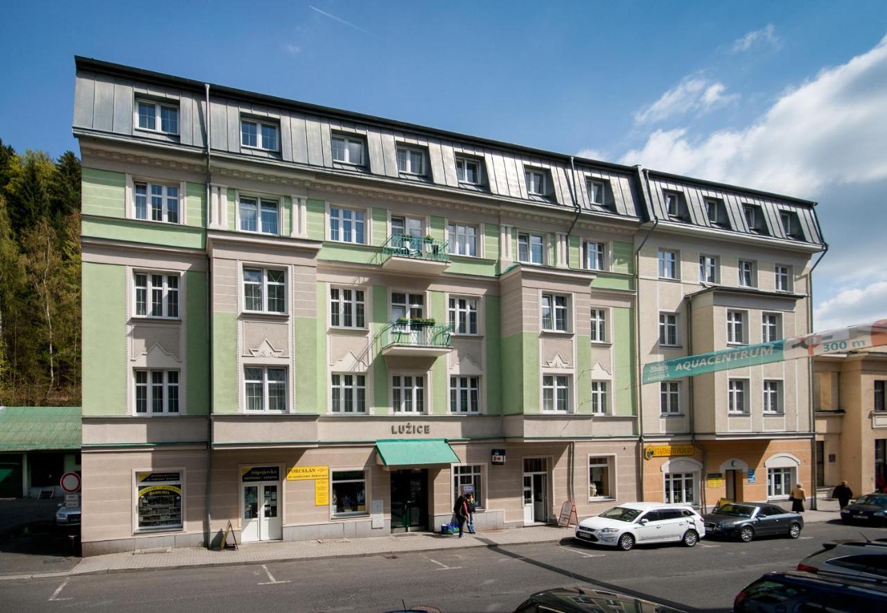 Hotel Luzice Яхимів Екстер'єр фото